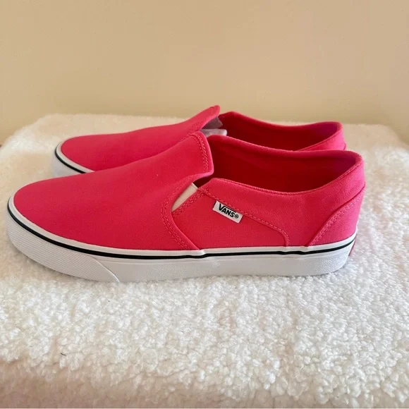 Women’s Slip-On Vans Shoes - Picture 3 of 12